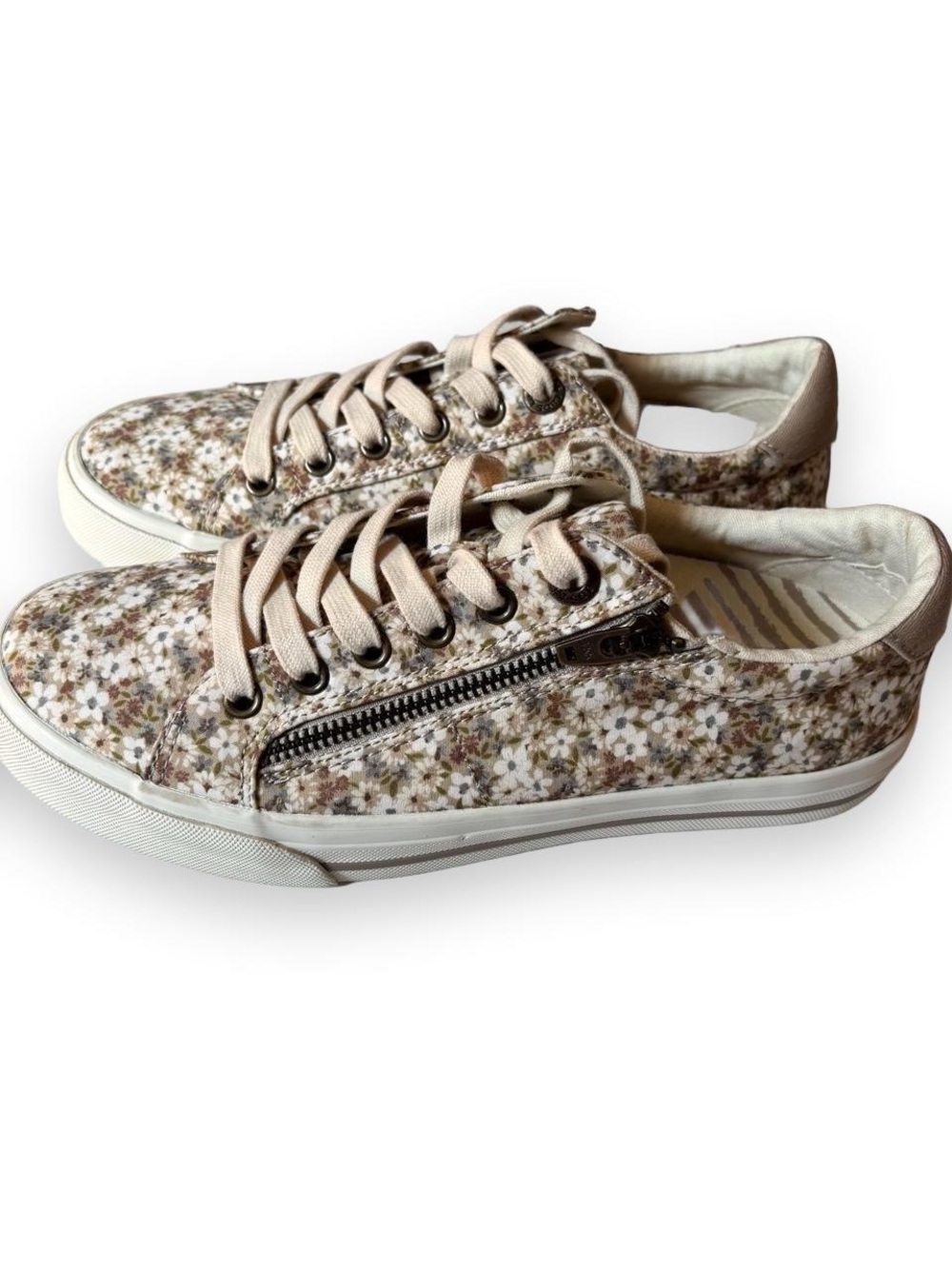 Taos Floral Print Leather Lace-Up Sneakers Women’s Size 8